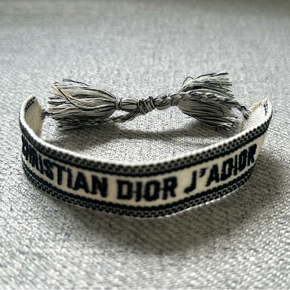 Black and white embroidered bracelet
